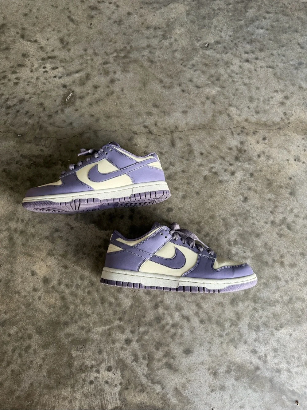 Nike Kids Low-Top Sneakers in Lilac and Cream